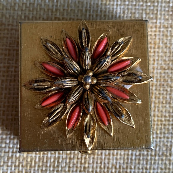 1960’s Florenza faux coral gold tone pill box, tooth fairy box or trinket box - Picture 1 of 5